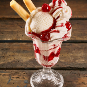 Cerezas con crema y helado